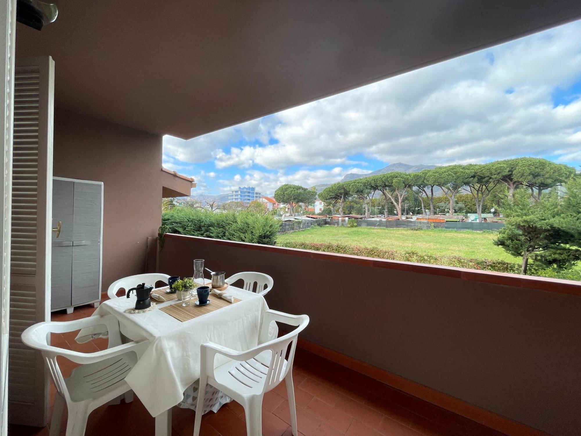 Il Gabbiano Bilocale Con Piscina, Garage E A/C. Apartment Loano Exterior photo