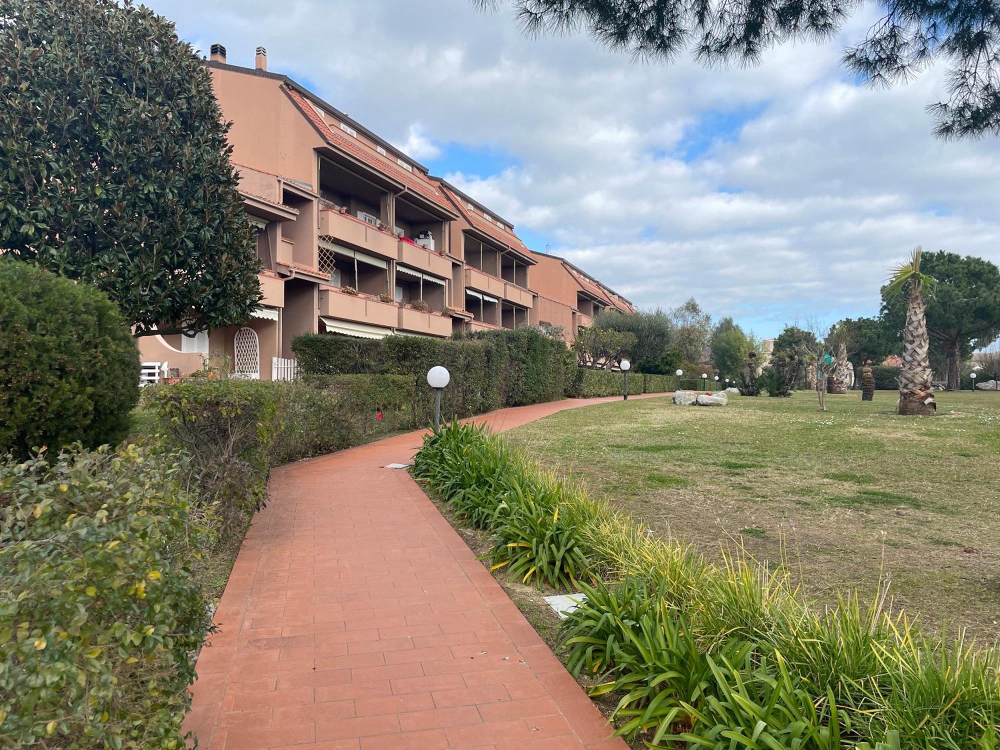 Il Gabbiano Bilocale Con Piscina, Garage E A/C. Apartment Loano Exterior photo