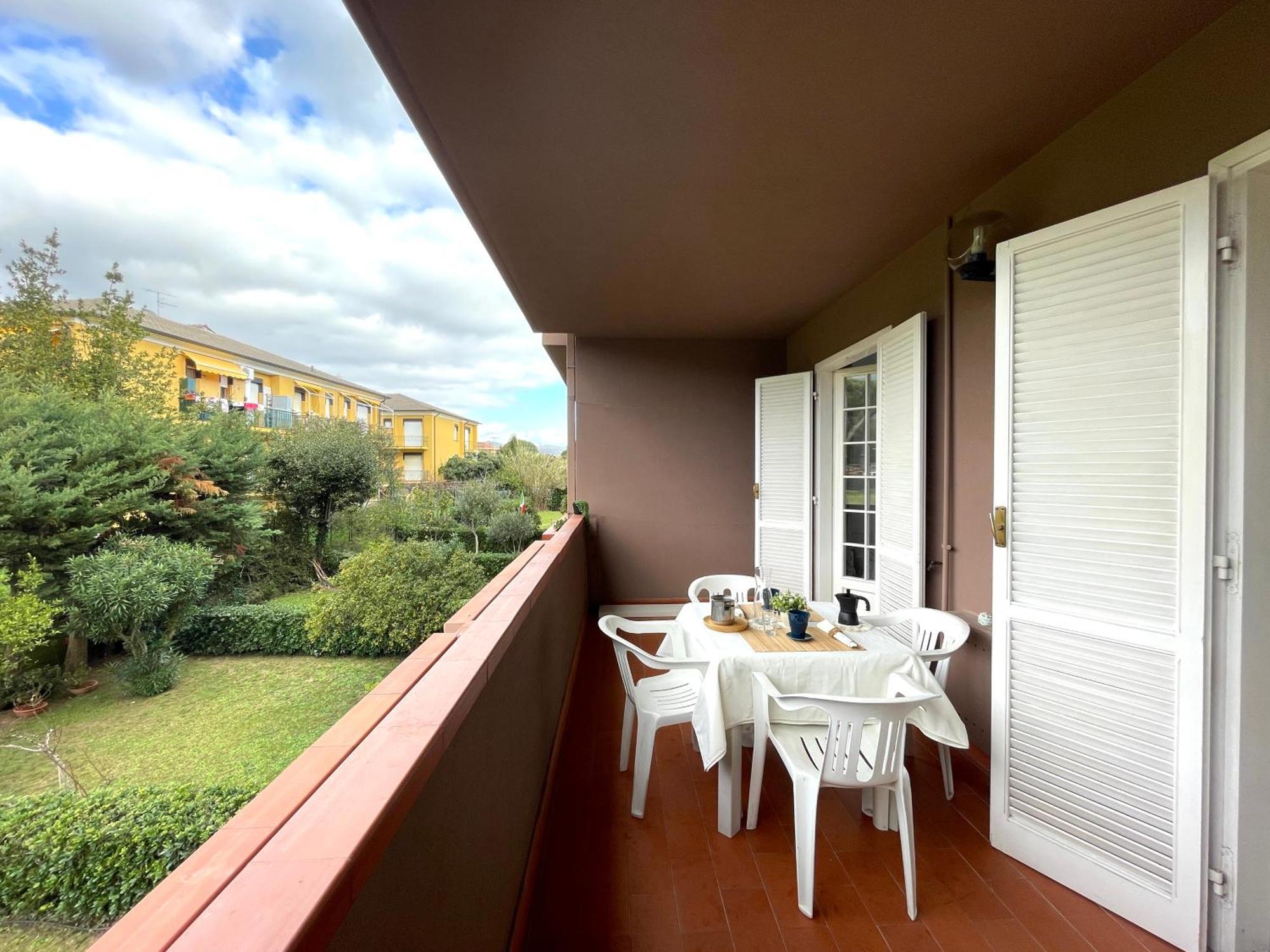 Il Gabbiano Bilocale Con Piscina, Garage E A/C. Apartment Loano Exterior photo