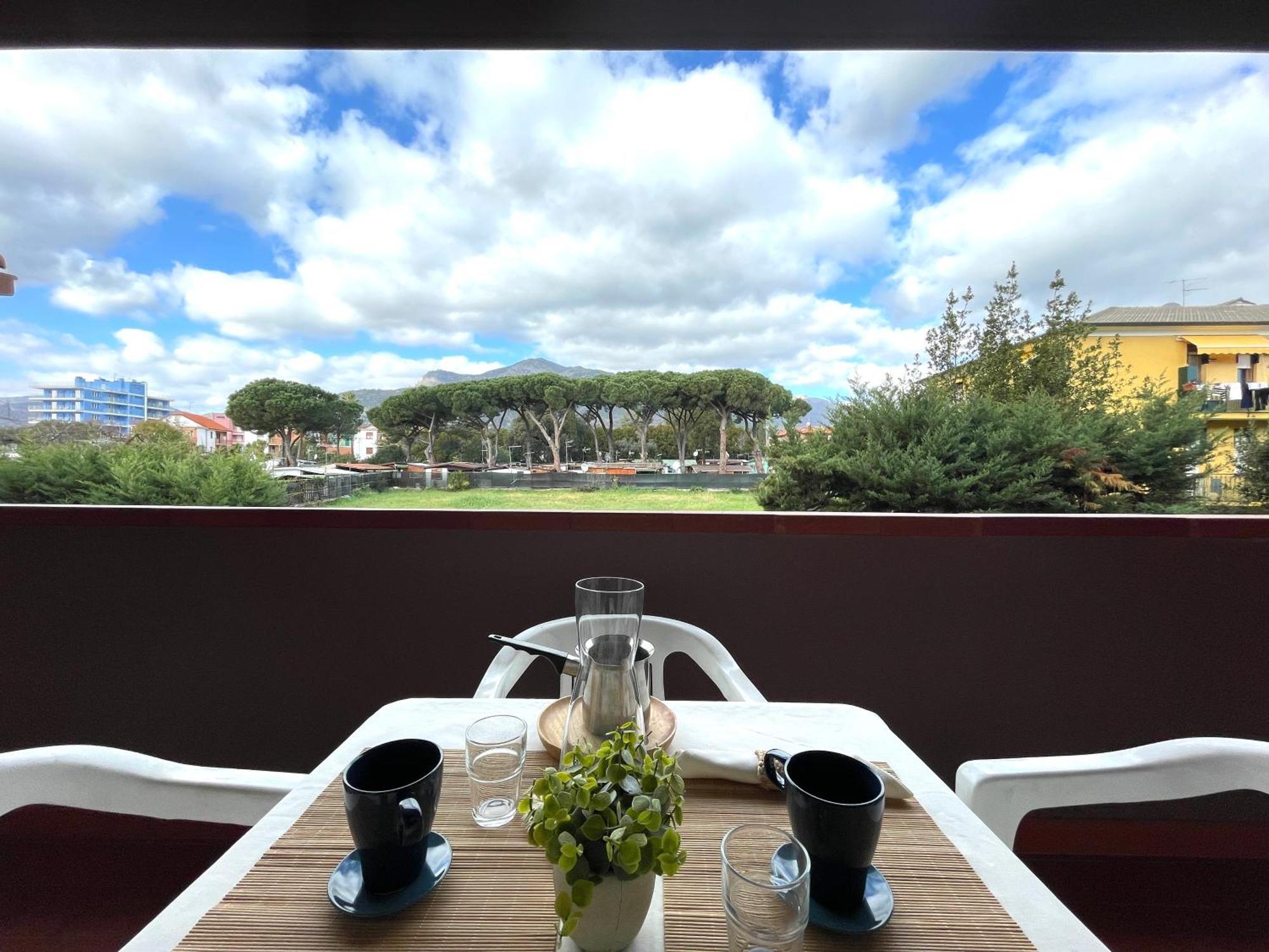 Il Gabbiano Bilocale Con Piscina, Garage E A/C. Apartment Loano Exterior photo