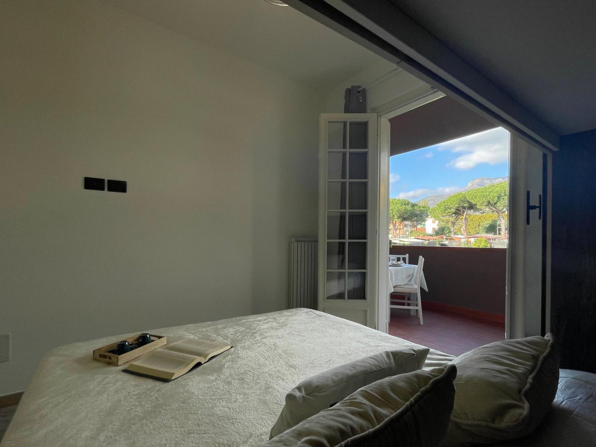 Il Gabbiano Bilocale Con Piscina, Garage E A/C. Apartment Loano Exterior photo